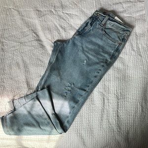 NEW WITH TAGS!!! Never worn Old Navy slouchy straight jeans size 6